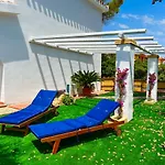 Casale Fronte Mare - With Swimming Pool In Front Of The Villa