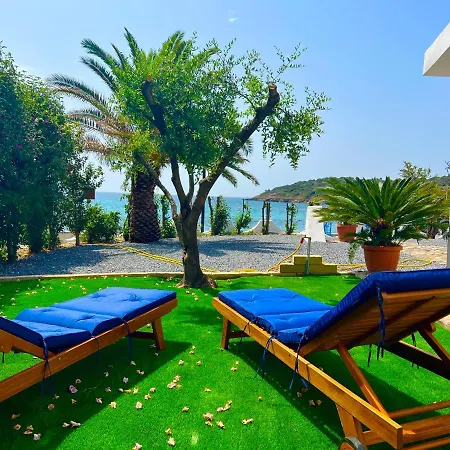 Casale Fronte Mare - With Swimming Pool In Front Of The فيلة