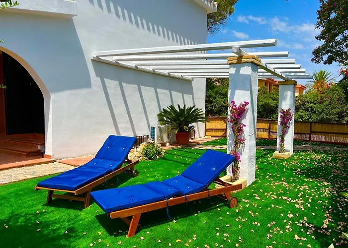 Casale Fronte Mare - With Swimming Pool In Front Of The Villa