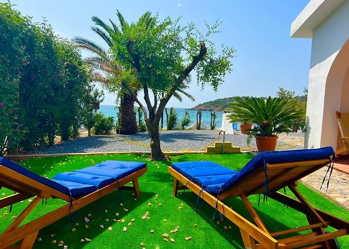 Casale Fronte Mare - With Swimming Pool In Front Of The Villa