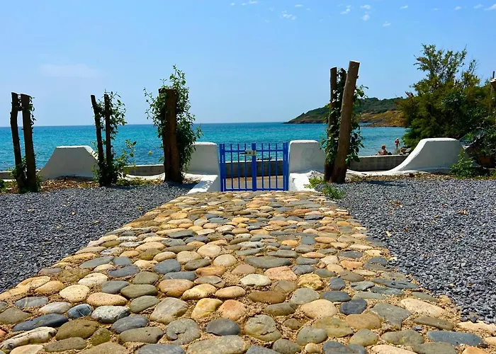 Villa Casale Fronte Mare - With Swimming Pool In Front Of The Porto Columbu - Perd'e Sali